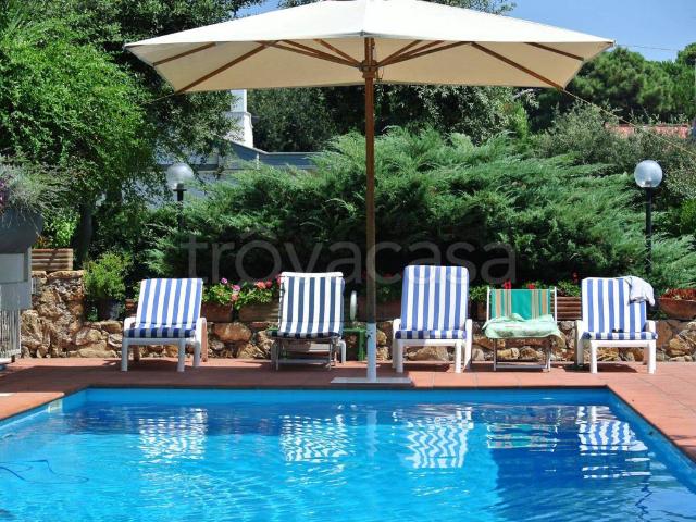 Villa in affitto a Fiumicino via Pegli, arredato, giardino privato, box TrovaCasa