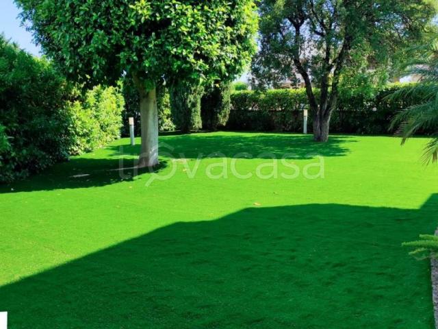 Villa in affitto a Fiumicino via Porto Recanati, arredato, giardino privato, aria condizionata TrovaCasa