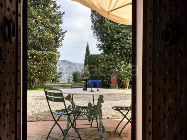 Villa in affitto a Fiesole via di Montebeni, arredato, giardino privato, posto auto TrovaCasa