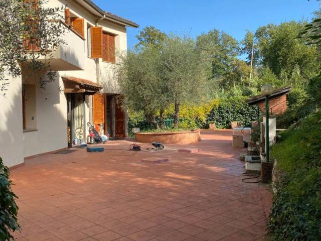 Villa in affitto a Firenze via dei Bastioni, box, riscaldamento autonomo, sala da pranzo TrovaCasa
