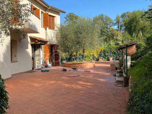 Villa in affitto a Firenze via dei Bastioni, giardino privato, box, terrazzo TrovaCasa
