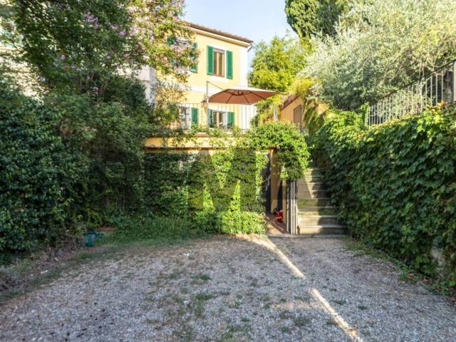 Villa in affitto a Firenze, giardino privato, terrazzo, riscaldamento autonomo TrovaCasa