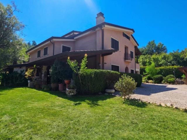Villa in affitto a Frosinone via Vetiche, 40, non arredato/vuoto, giardino privato, terrazzo TrovaCasa