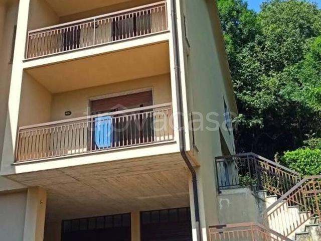 Villa in affitto a Lecco via Maria Montessori, giardino, box, terrazzo TrovaCasa