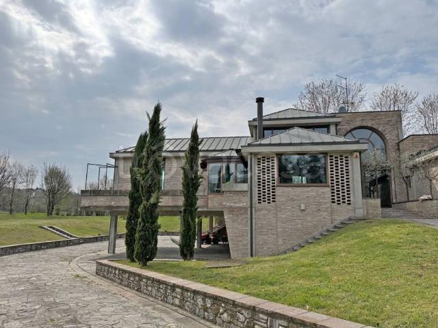 Villa in affitto a Lesignano de' Bagni via Bassetta, giardino privato, box, caminetto TrovaCasa