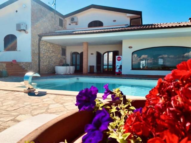 Villa in affitto a Livorno, arredato, giardino privato, terrazzo TrovaCasa