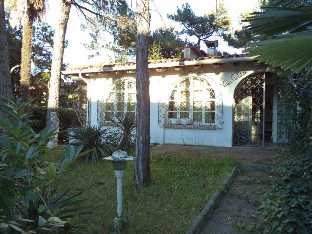 Villa in affitto a Lignano Sabbiadoro via Raggio delle Acacie, arredato, giardino privato, posto auto TrovaCasa