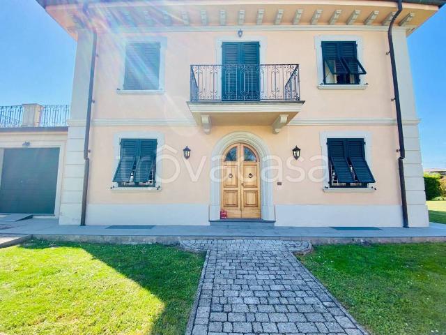 Villa in affitto a Lucca via del Tanaro, 1159, giardino privato, posto auto, box TrovaCasa