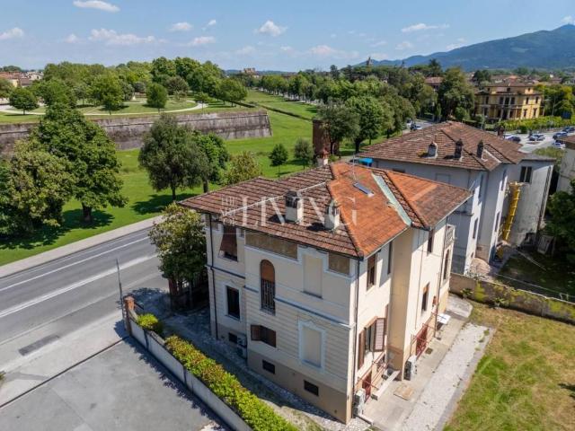 Villa in affitto a Lucca viale Giosuè Carducci, 559, non arredato/vuoto, giardino privato, posto auto TrovaCasa