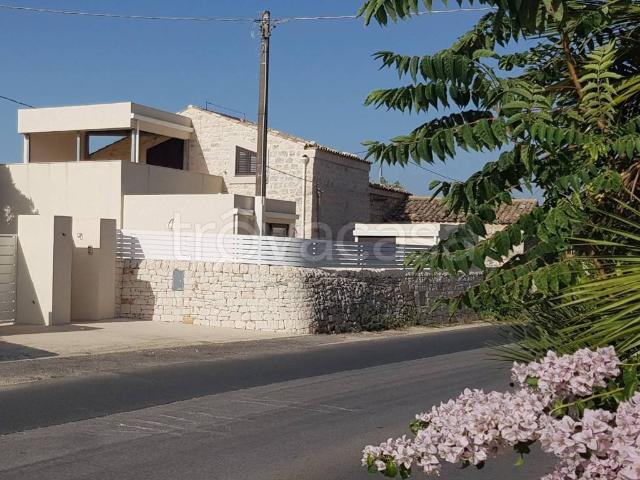 Villa in affitto a Modica via Rocciola Scrofani, 81, non arredato/vuoto, giardino privato, terrazzo TrovaCasa