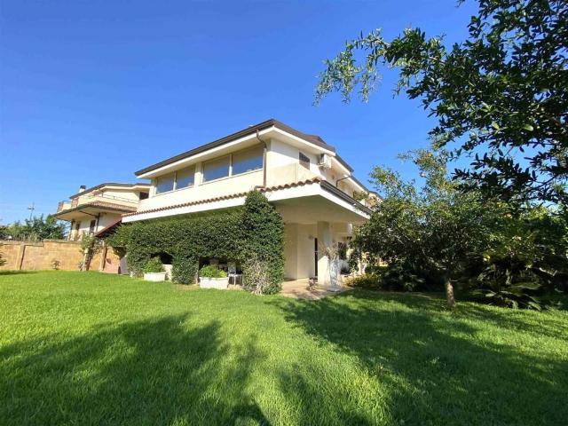 Villa in affitto a Montauro CZ
