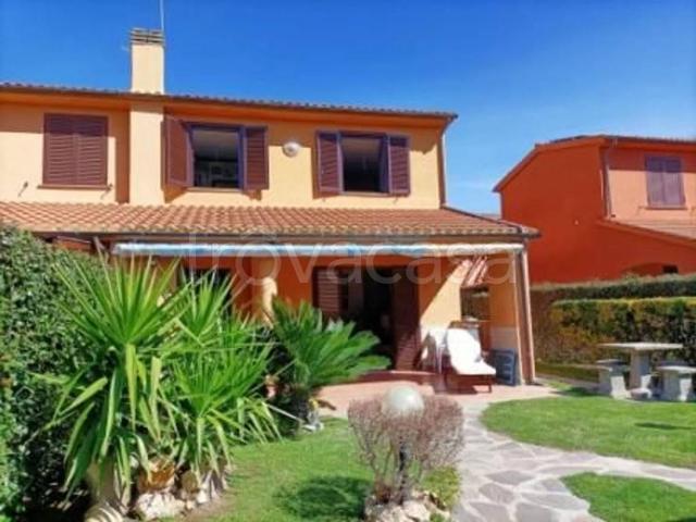Villa in affitto a Montalto di Castro località Torre di Maremma, C8, arredato, giardino privato, luminoso TrovaCasa