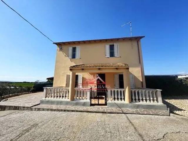 Villa in affitto a Montalto di Castro strada Ghiacciuolo No Number, box, lavanderia, cucina abitabile TrovaCasa