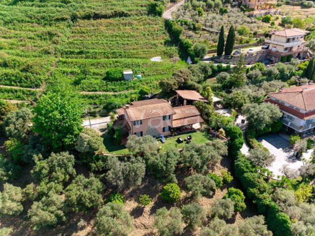 Villa in affitto a Montignoso via Balone, 4, arredato, giardino privato, posto auto TrovaCasa