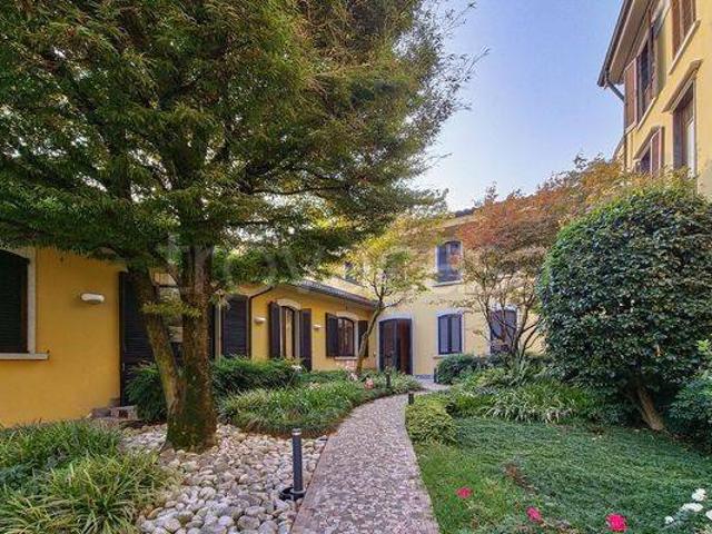 Villa in affitto a Monza via Edmondo De Amicis, 4, giardino privato, terrazzo, centrale TrovaCasa