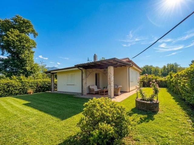 Villa in affitto a Massa