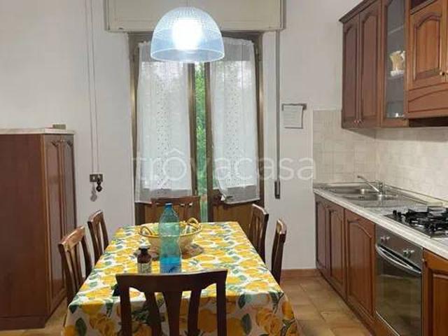 Villa in affitto a Massa neighbourhood: Marina Di Massa Centro, cucina abitabile TrovaCasa