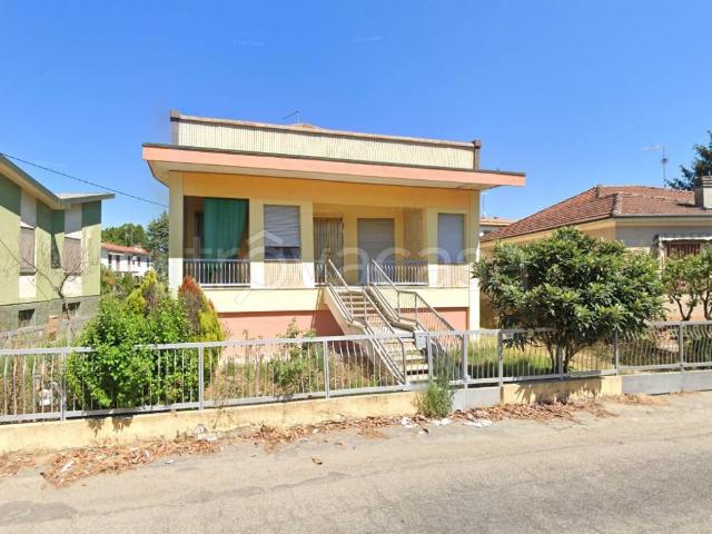 Villa in affitto a Mede viale Martiri della Libertà, 65, non arredato/vuoto, giardino privato, box TrovaCasa