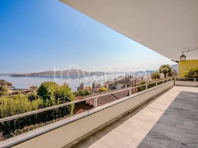 Villa in affitto a Meina via Castagnara, arredato, giardino privato, terrazzo TrovaCasa