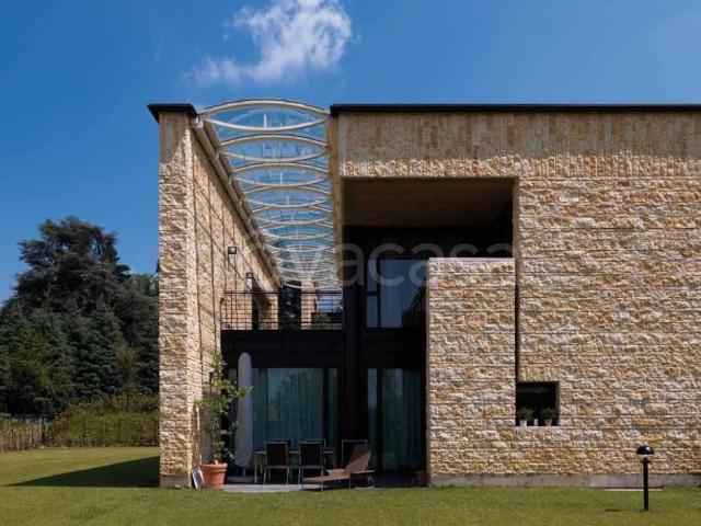 Villa in affitto a Merate via Salvador Allende, giardino privato, terrazzo, ascensore TrovaCasa