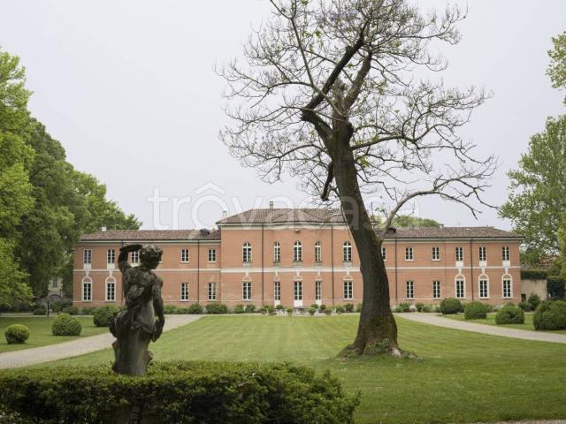 Villa in affitto a Milano, arredato, giardino privato, posto auto TrovaCasa