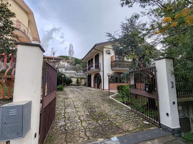 Villa in affitto a Nicolosi Catania