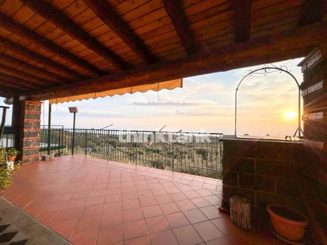Villa in affitto a Santa Maria di Licodia crovacchi, giardino privato, box, terrazzo TrovaCasa