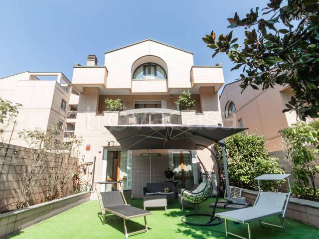 Villa in affitto a Segrate via Cassanese, giardino, terrazzo, box doppio TrovaCasa
