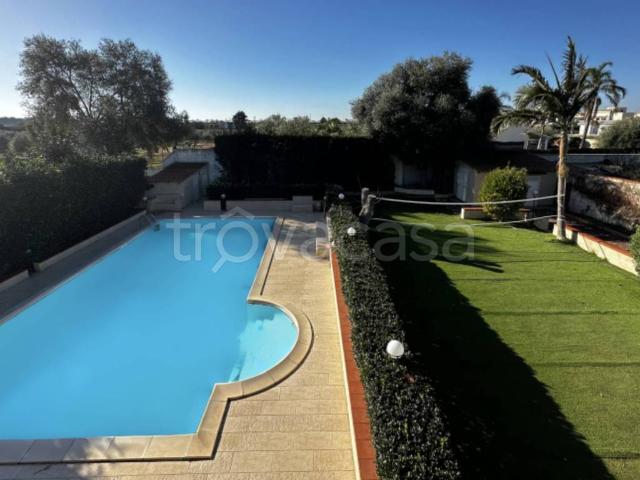 Villa in affitto a Siracusa via del Pellicano, arredato, giardino privato, terrazzo TrovaCasa