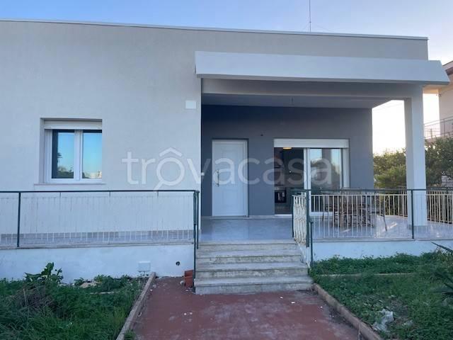 Villa in affitto a Siracusa via Gela, 3, arredato, giardino privato, terrazzo TrovaCasa