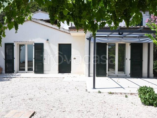 Villa in affitto a Sirolo via Monte Conero, 18, giardino privato, vista panoramica, parzialmente arredato TrovaCasa