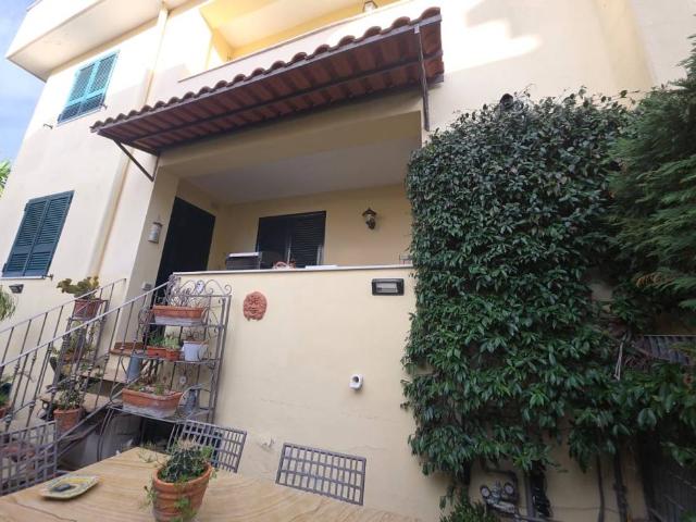 Villa in Affitto a Pozzuoli