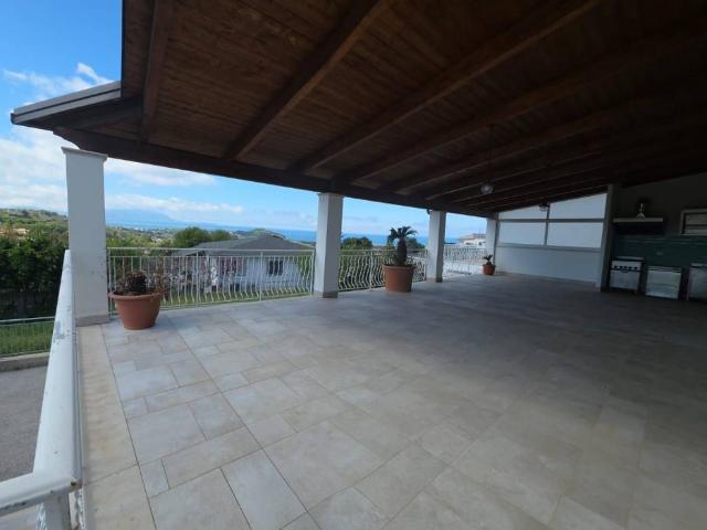 Villa in Affitto a Pozzuoli