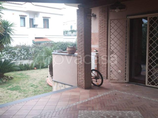 Villa in affitto a Pozzuoli contrada La Schiana, giardino privato, terrazzo, riscaldamento autonomo TrovaCasa
