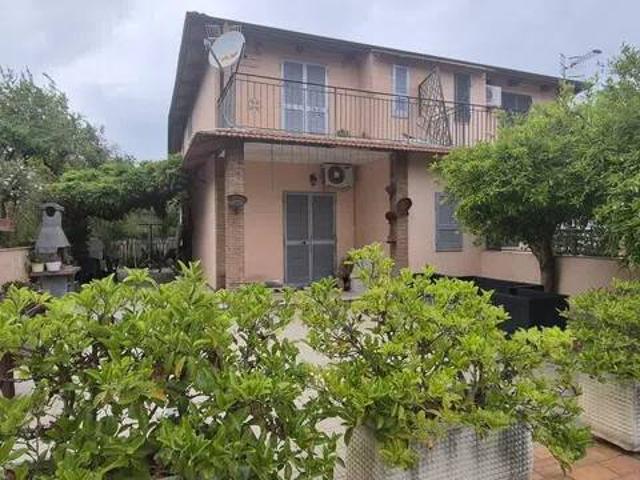 Villa in affitto a Pozzuoli NA