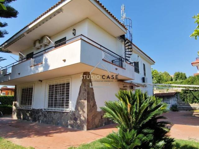 Villa in affitto a Pozzuoli via Monte Nuovo Licola Patria, 122, giardino privato, terrazzo, parzialmente arredato TrovaCasa