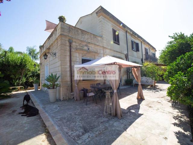 Villa in affitto a Palermo viale della Regione Siciliana Nord Ovest, 3604, non arredato/vuoto, giardino privato, terrazzo TrovaCasa