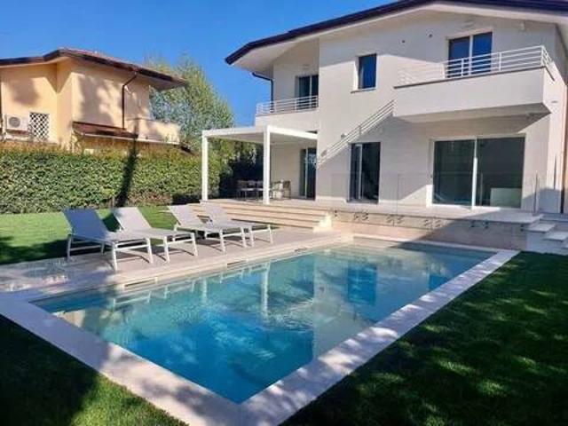 Villa in affitto a Pietrasanta LU