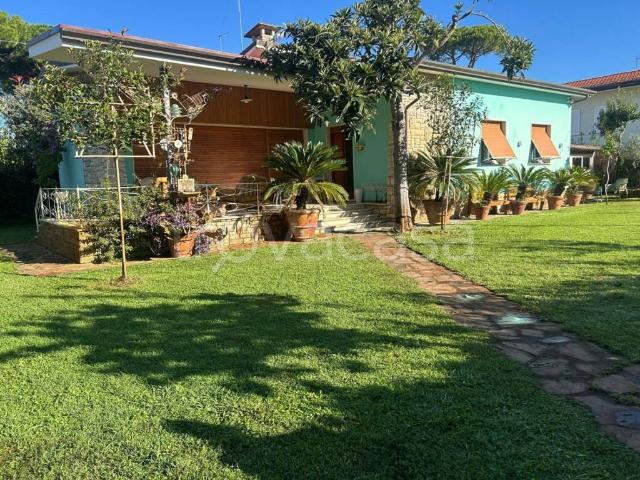 Villa in affitto a Pietrasanta via Gioachino Rossini, 3, arredato, giardino, cucina abitabile TrovaCasa