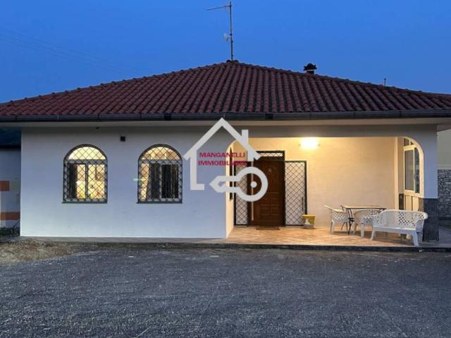 Villa in affitto a Roccadaspide via San Martino, 16, arredato, giardino privato, caminetto TrovaCasa