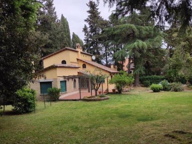 Villa in affitto a Roma via Appia Antica, giardino privato, terrazzo, caminetto TrovaCasa