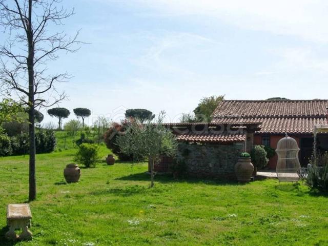 Villa in affitto a Roma via degli Armentieri, non arredato/vuoto, giardino privato, cucina abitabile TrovaCasa