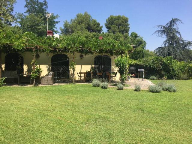 Villa in affitto a Roma via Lucio Volumnio, giardino privato, parzialmente arredato, caminetto TrovaCasa