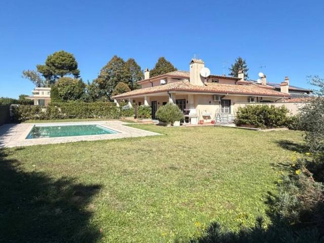 Villa in affitto a Roma RM