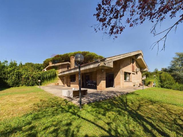 Villa in affitto a Roma RM
