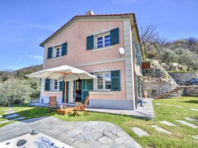 Villa in affitto a Rapallo via dei Poggi, arredato, giardino privato, terrazzo TrovaCasa
