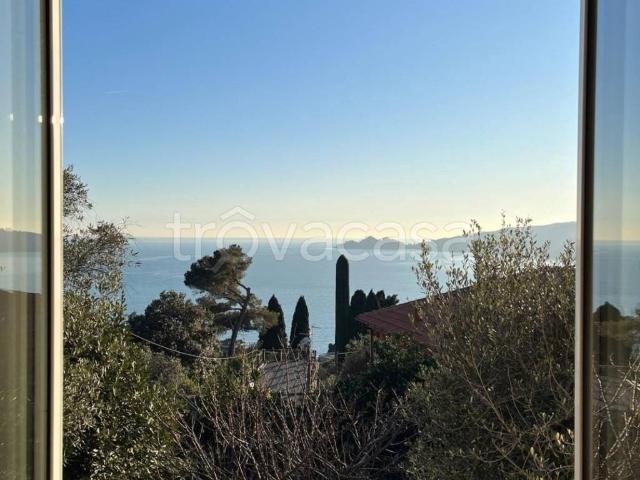 Villa in affitto a Rapallo via Privata Primavera, arredato, giardino privato, posto auto TrovaCasa