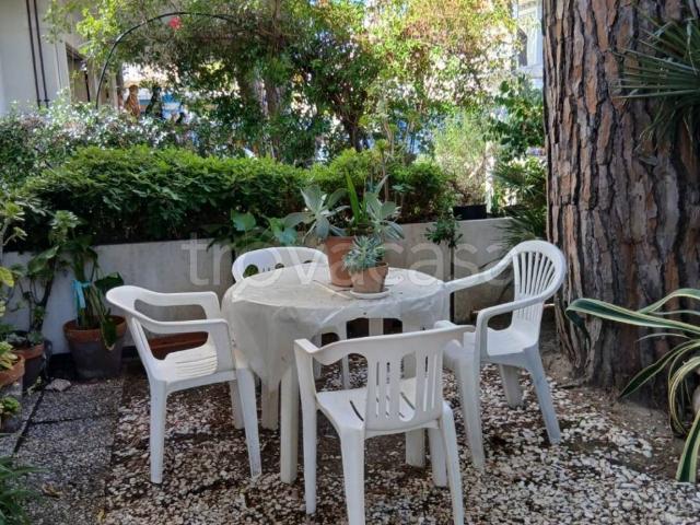 Villa in affitto a Riccione viale Pietro Mascagni, arredato TrovaCasa