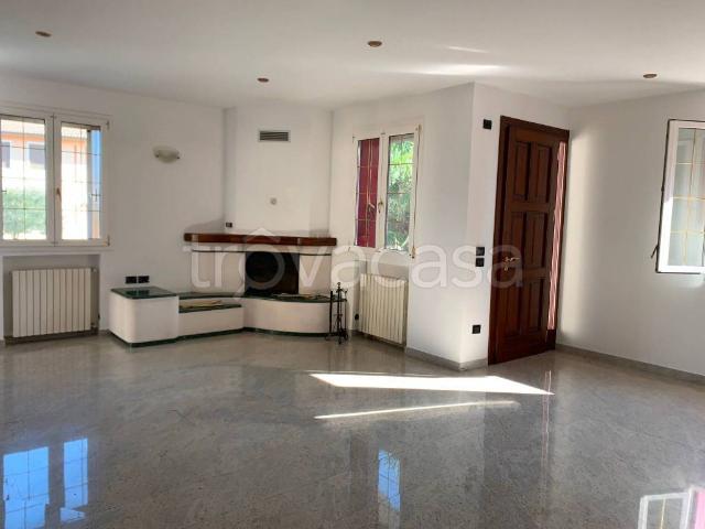 Villa in affitto a Torri di Quartesolo, giardino privato, box, terrazzo TrovaCasa