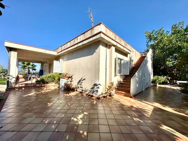 Villa in affitto a Terrasini contrada Calarossa, arredato, giardino privato, terrazzo TrovaCasa
